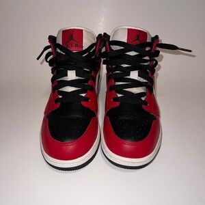 Nike Air Jordan 1 Mid "Chicago Black Toe" Sneakers, Y5.5